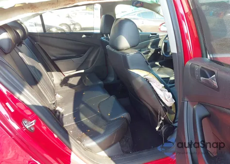 2008 Volkswagen Passat Komfort z USA, uszkodzony, nr VIN WVWAK73C18E014372